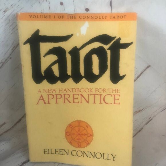 Tarot Apprentice by Eileen Connolly book - Picture 1 of 2